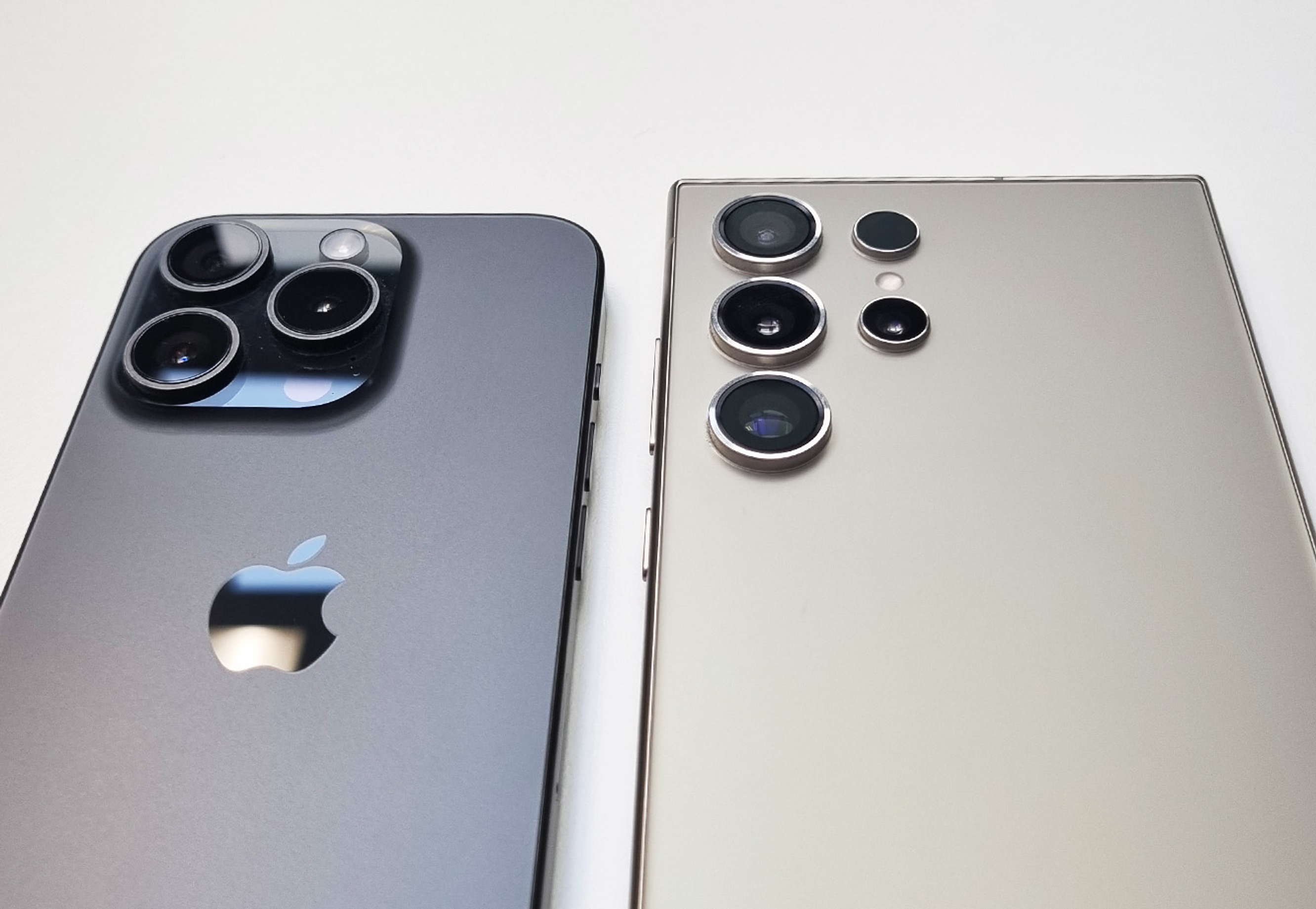 Kameraansicht iPhone 15 Pro Max und S24 Ultra